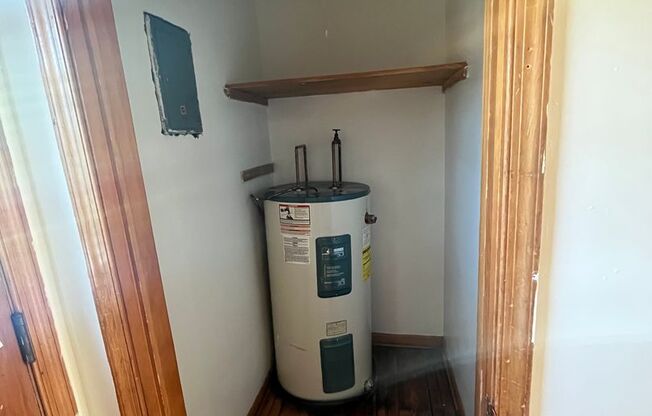 2 beds, 1 bath, 903 sqft, $1,240, Unit G-2