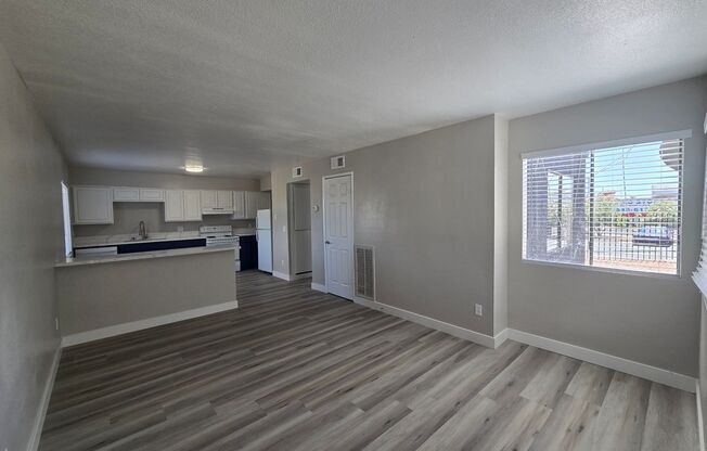 2 beds, 2 baths, 875 sqft, $1,455.5, Unit 5