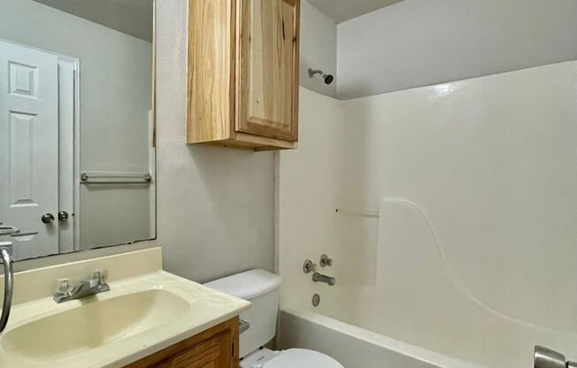 1013 1015 ADVANCE ST