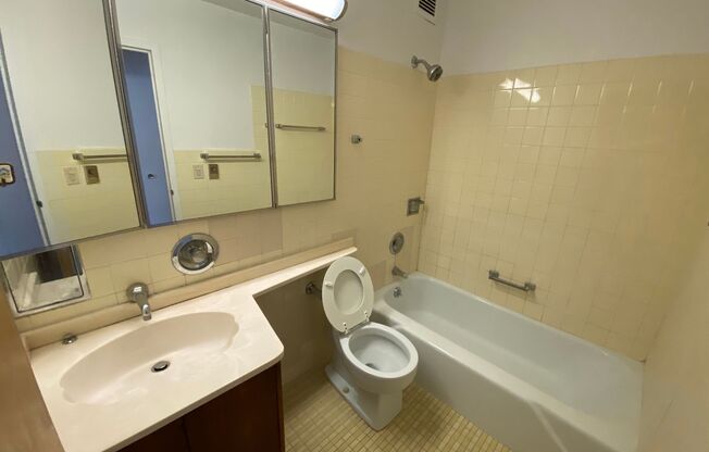 2 beds, 1 bath, $2,375, Unit 1616 - 2C