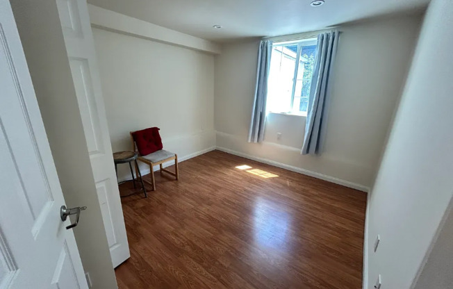 42 W VW AVE