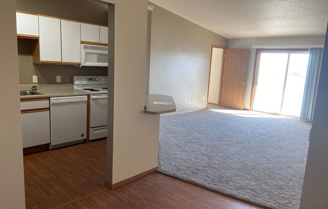 2 beds, 1 bath, 825 sqft, $1,005, Unit 321S
