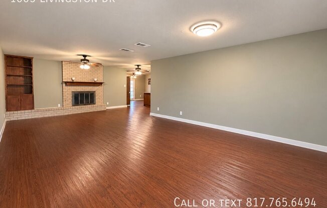 1005 LIVINGSTON DR