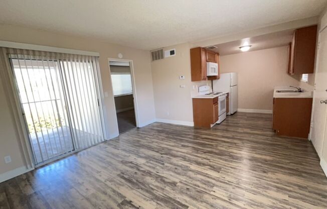 1 bed, 1 bath, 462 sqft, $1,275, Unit 1570 CAL-204