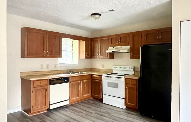 2 beds, 1.5 baths, $1,225