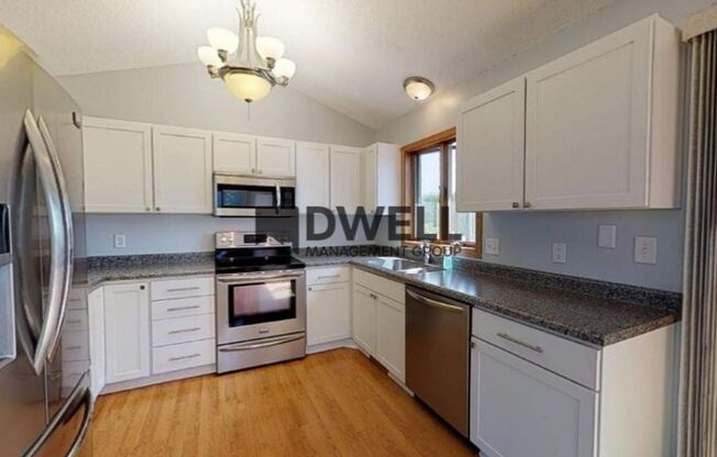 Spacious 4 Bedroom Home in SW Rochester!