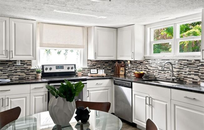 2 beds, 1 bath, $1,395