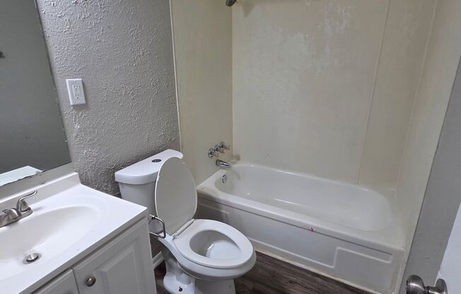 1 bed, 1 bath, 800 sqft, $800, Unit 08