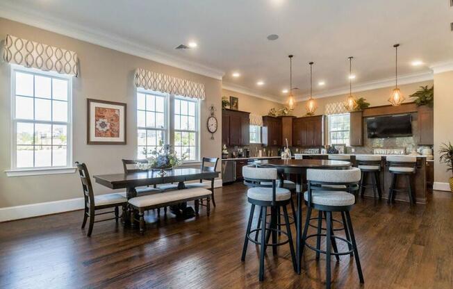 1012 FREEPORT DR