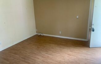 2 beds, 1 bath, $625, Unit 434 East Drive Unit 2