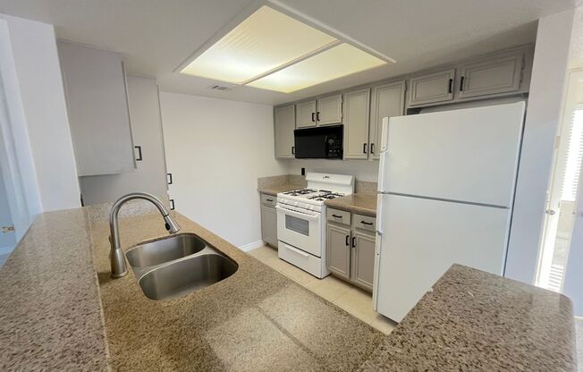 2bed/2bath in Southwest gated community