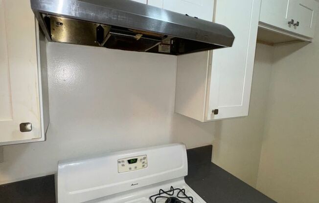 1 bed, 1 bath, $2,096, Unit 5