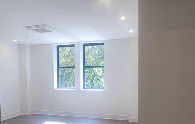 1 bed, 1 bath, $5,500, Unit 4F