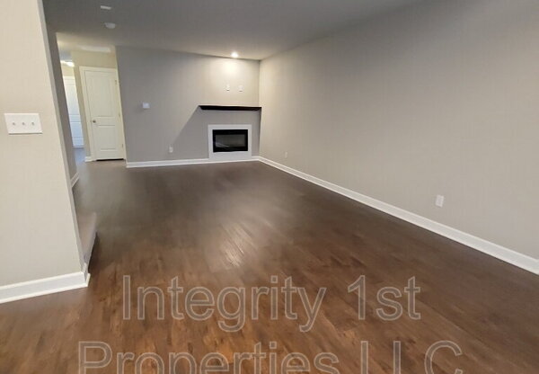 6295 NE 44 ST