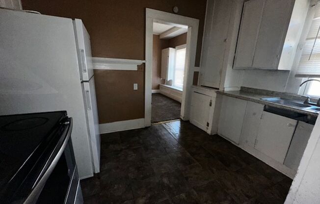 3 beds, 2 baths, $950