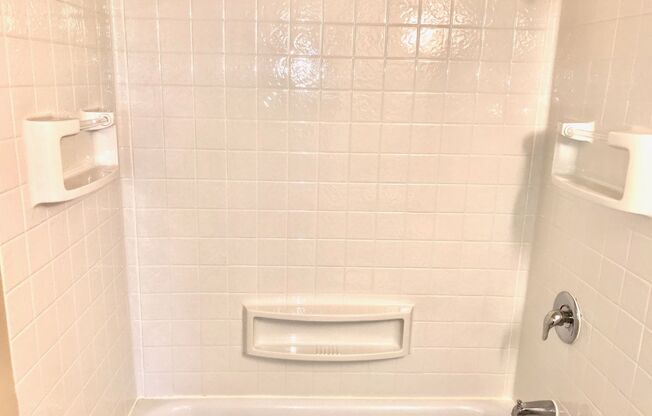 Studio, 1 bath, 300 sqft, $1,275, Unit 4