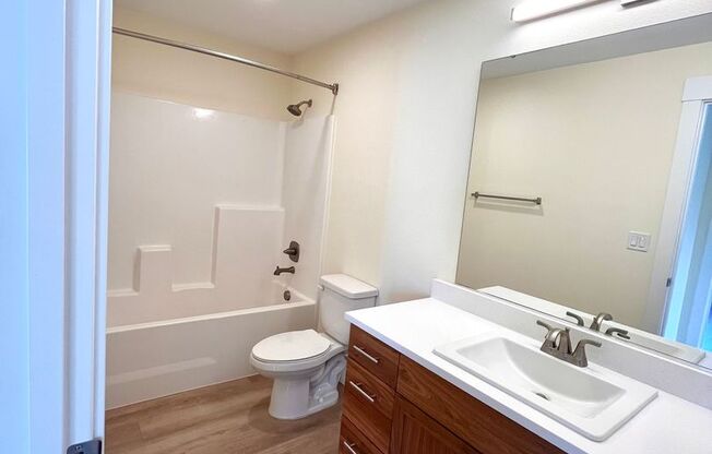 1 bed, 1 bath, 800 sqft, $1,600, Unit A210