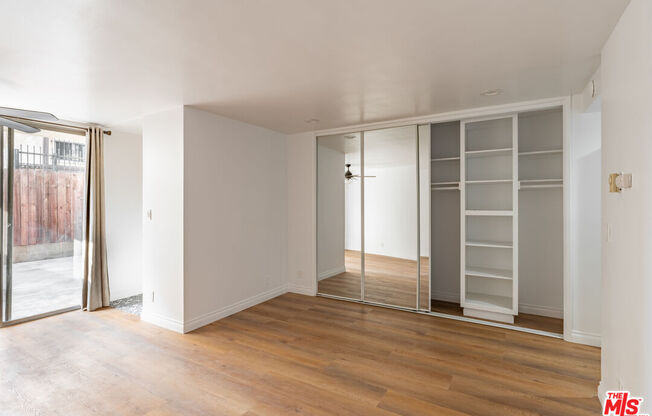 4255 W 5 ST