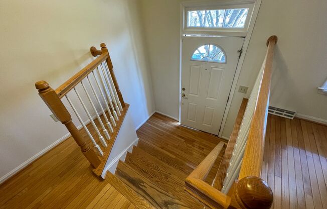 Luxurious And Spacious 3 Bed 2 Bath Brick Townhouse In Tysons Station