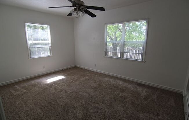 2 beds, 1 bath, $2,300, Unit A