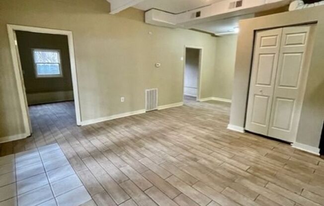 Adorable 2 Bedroom 1 Bath Apartment.Located in the Cotswold Area