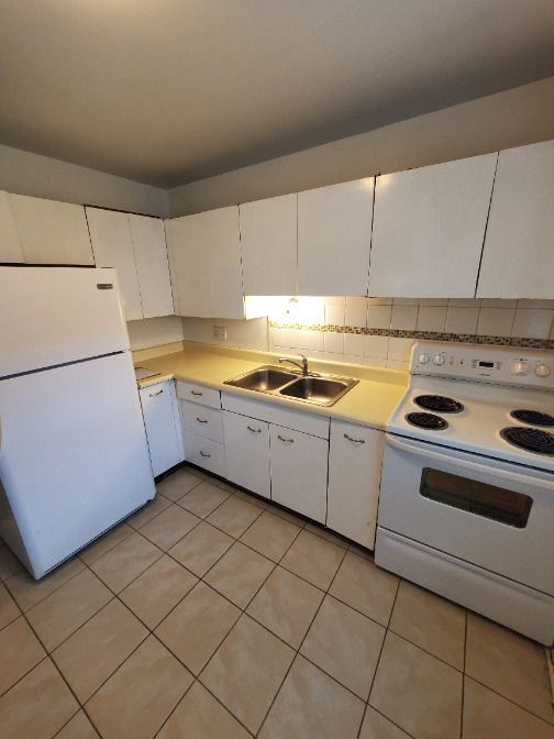 1336 E RANDOLPH CT