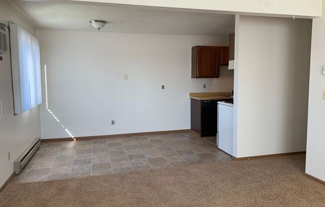 2 beds, 1 bath, 835 sqft, $695, Unit 205