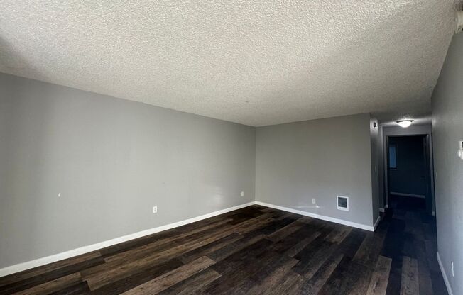 2 beds, 1 bath, 825 sqft, $1,300, Unit 306