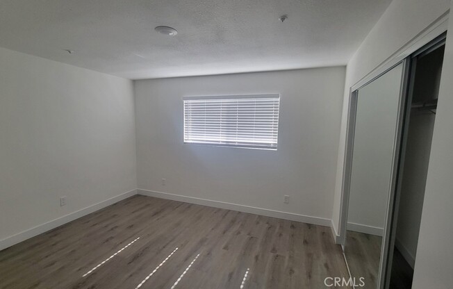 2 beds, 1 bath, 930 sqft, $2,600