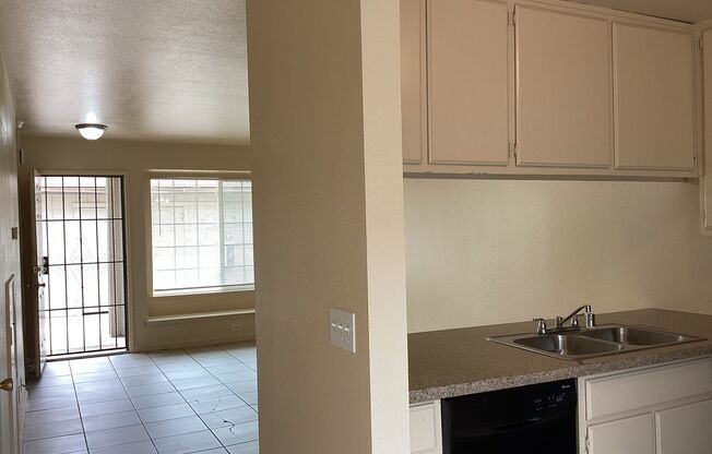 2 beds, 1.5 baths, $1,295, Unit 171