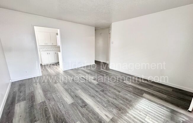 1 bed, 1 bath, 680 sqft, $1,125, Unit 820 1/2 N Meridian Rd