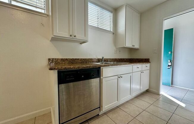 2 beds, 1 bath, 975 sqft, $2,550, Unit 7