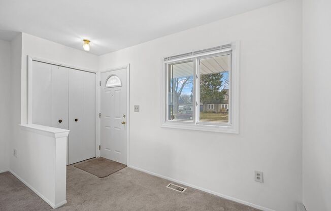 2 beds, 1 bath, $1,400