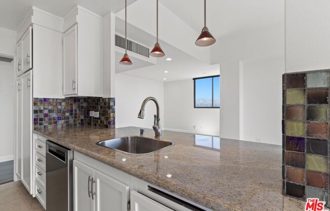 2 beds, 1.8 baths, 1,114 sqft, $5,400, Unit 1703