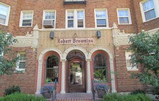 THE ROBERT BROWNING