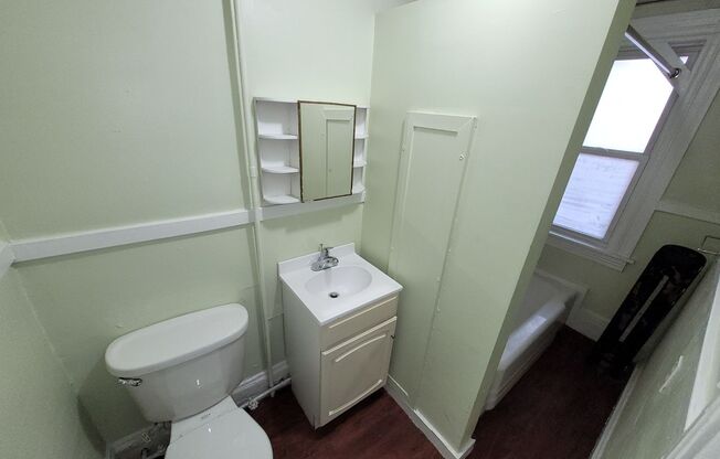 Studio, 1 bath, $1,400, Unit 10-3 Orange