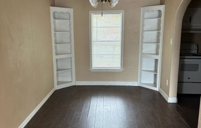 2 beds, 1 bath, $950