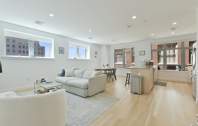 425 BOYLSTON ST