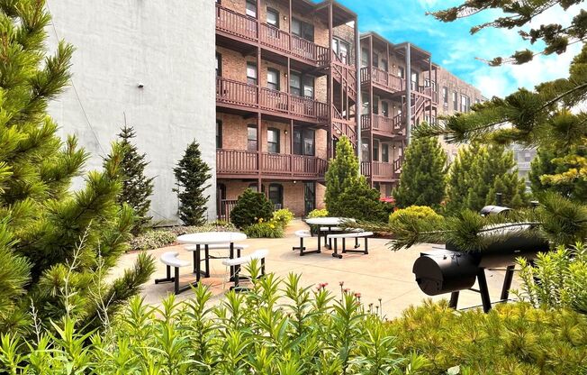 2 beds, 1 bath, $1,925, Unit 4846-3