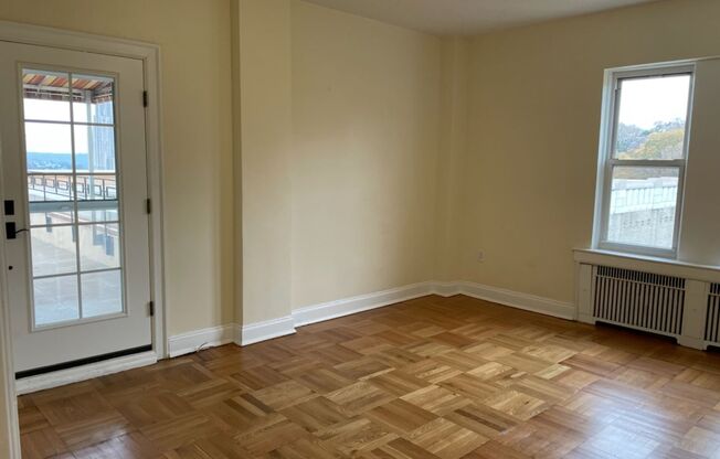 1 bed, 1 bath, 768 sqft, $2,450, Unit Royal York 1106