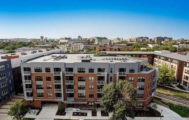 2 beds, 2 baths, 998 sqft, $2,625, Unit 301