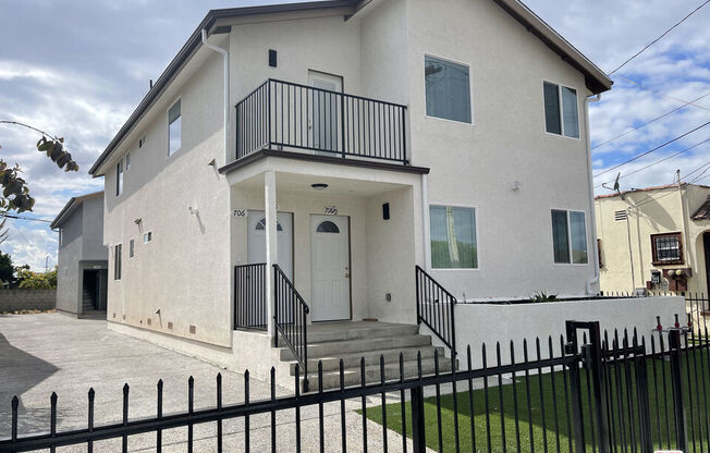 708 W 50 ST