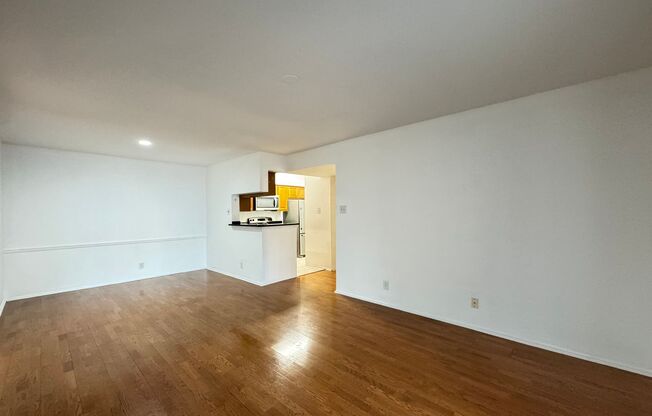 Bright And Cozy 2 Bed 2 Bath Condo In Vibrant Pointe At Park Center