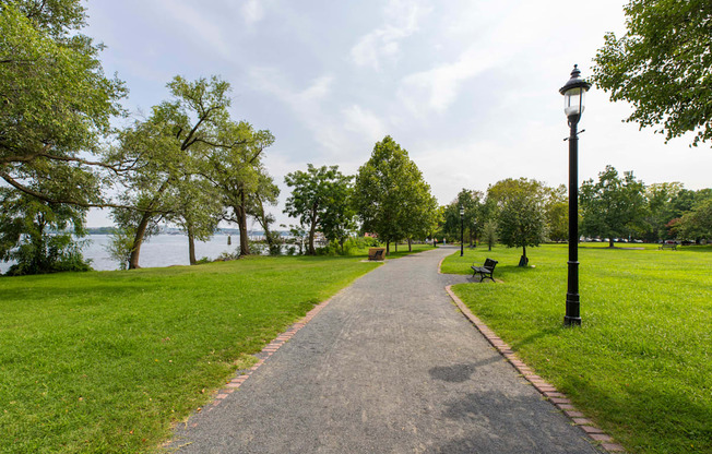 Founders Park running and biking trail near Mason Hall Apartments in Alexandria, VA