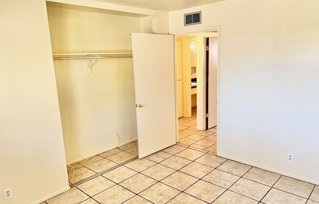 2 beds, 1 bath, $1,095