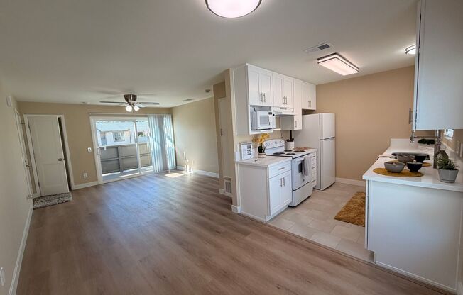 2 beds, 2 baths, 900 sqft, $2,595, Unit 36