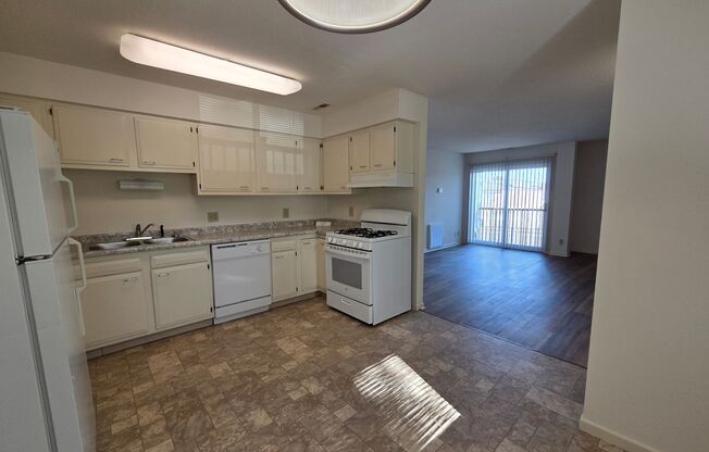 2 beds, 1.5 baths, 1,015 sqft, $1,140, Unit Z-09