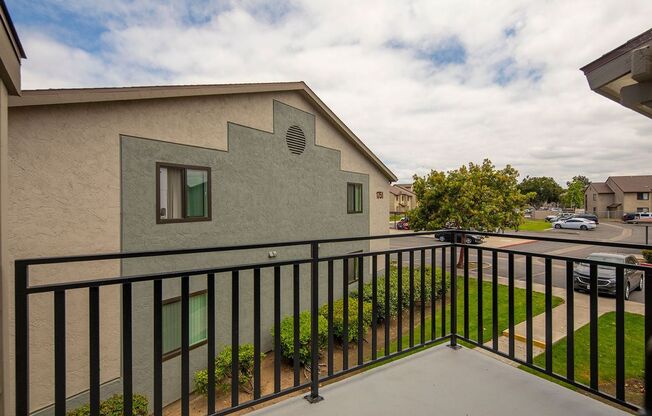 2 beds, 1.5 baths, 776 sqft, $2,345