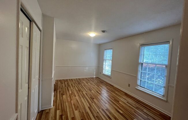 6-7 month lease term!!! Popular town home in Stones Throw. Walking distance to UNCW! 3BR, Fenced back court yard. Updated flooring!