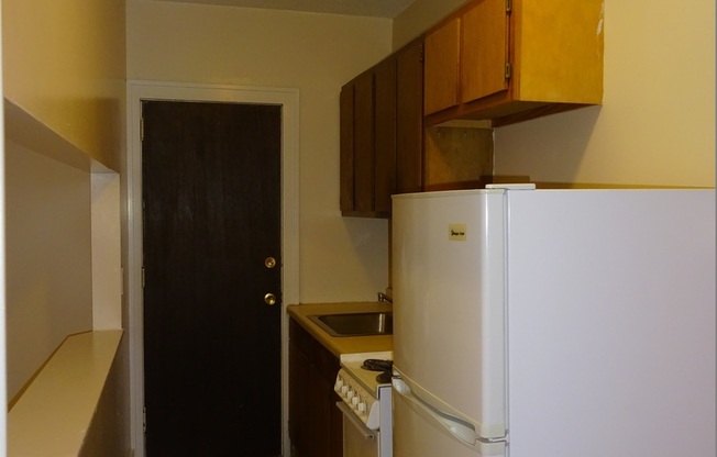 Studio, 1 bath, 375 sqft, $750, Unit 206